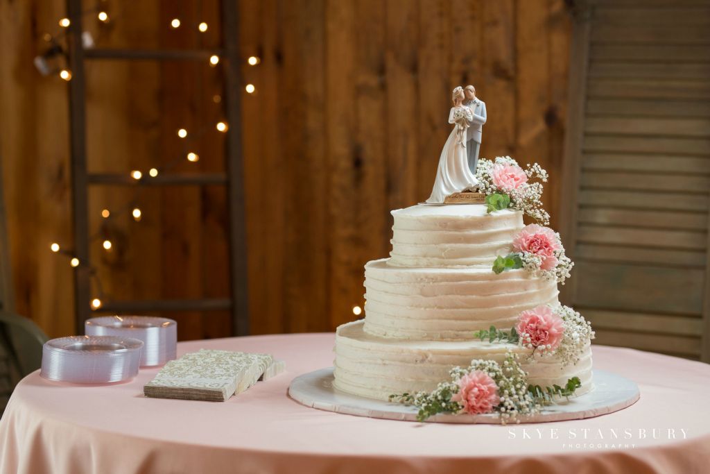Gentry Wedding - photos courtesy of https://www.facebook.com/skyestansburyphotography